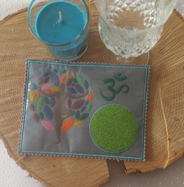 ITH - Stickdatei Mug Rug Yoga